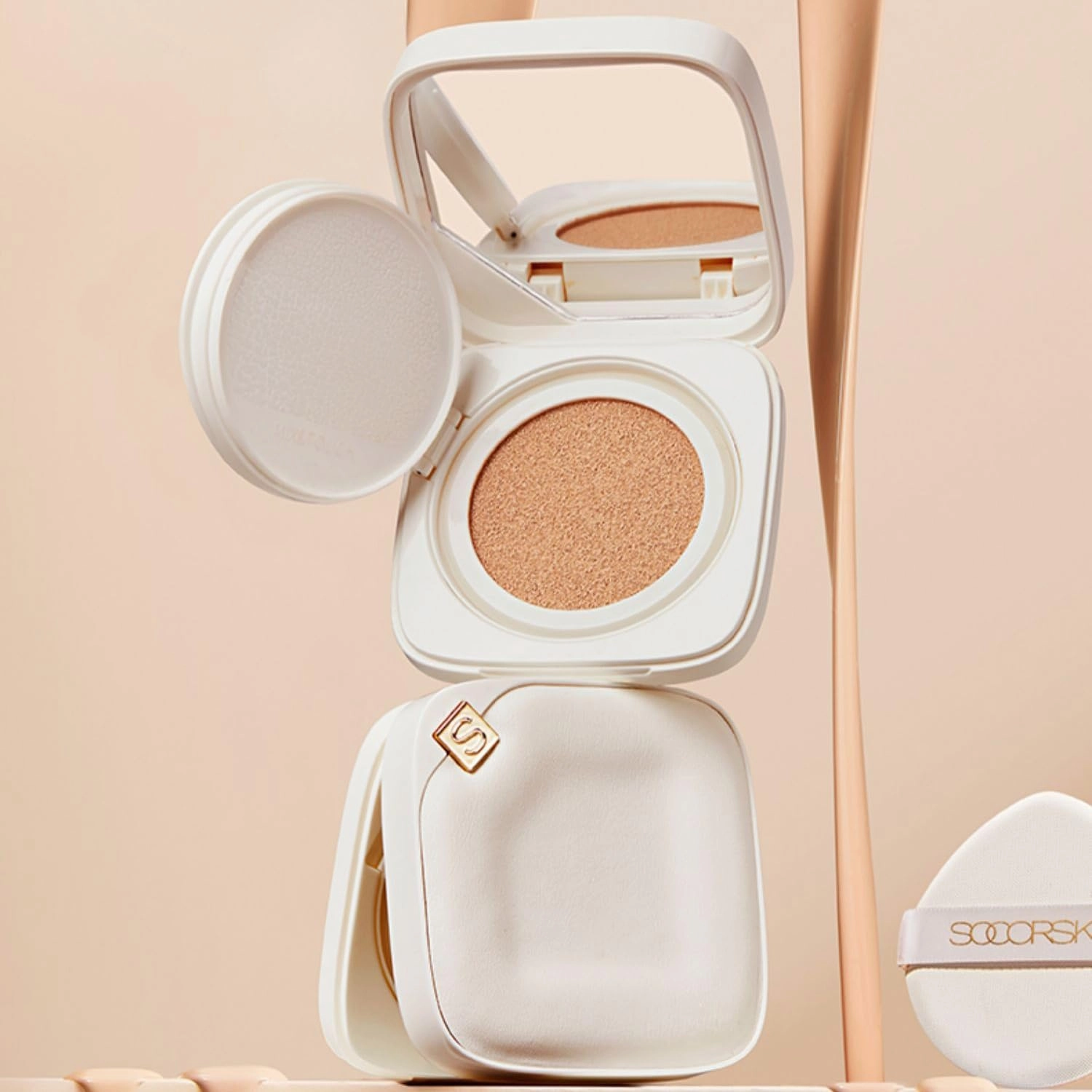 1 PC SOCORSKIN Cloud Cushion Foundation Cream, Nourishing Air Cushion BB Foundation Cream, Moisturizing Long Lasting Air Cushion Foundation Cream (Oily Skin Y01, With Refill)