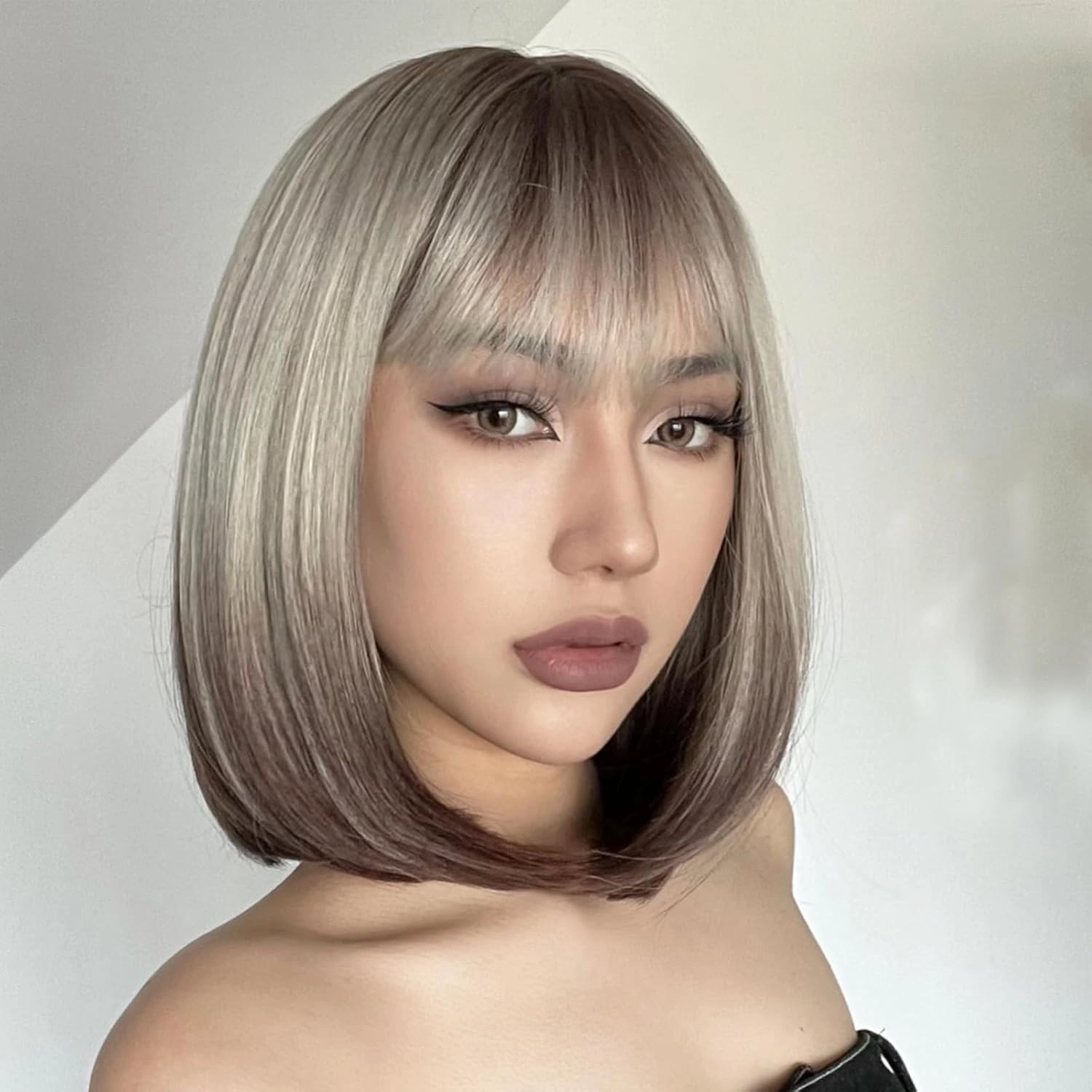 AISI BEAUTY Ombre Brown to Blonde Bob Wig with Bangs Short Straight Ombre Wigs for Women 12 Inch Synthetic Straight Hair Wig for Girl Cosplay Party Wear
