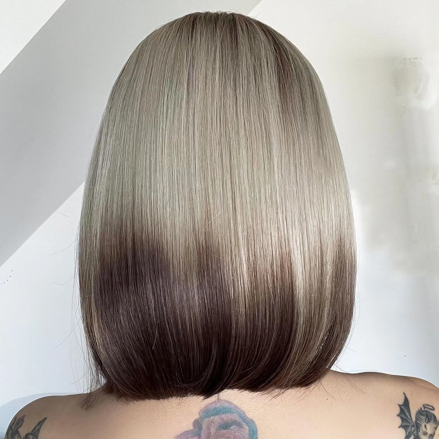 AISI BEAUTY Ombre Brown to Blonde Bob Wig with Bangs Short Straight Ombre Wigs for Women 12 Inch Synthetic Straight Hair Wig for Girl Cosplay Party Wear