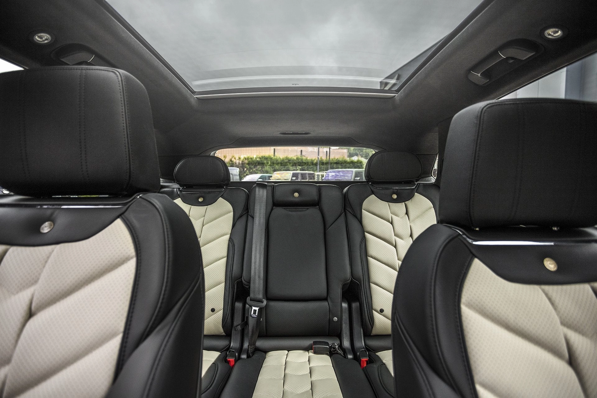 Exquisite Bentley Bentayga Black with Cream Interior Package