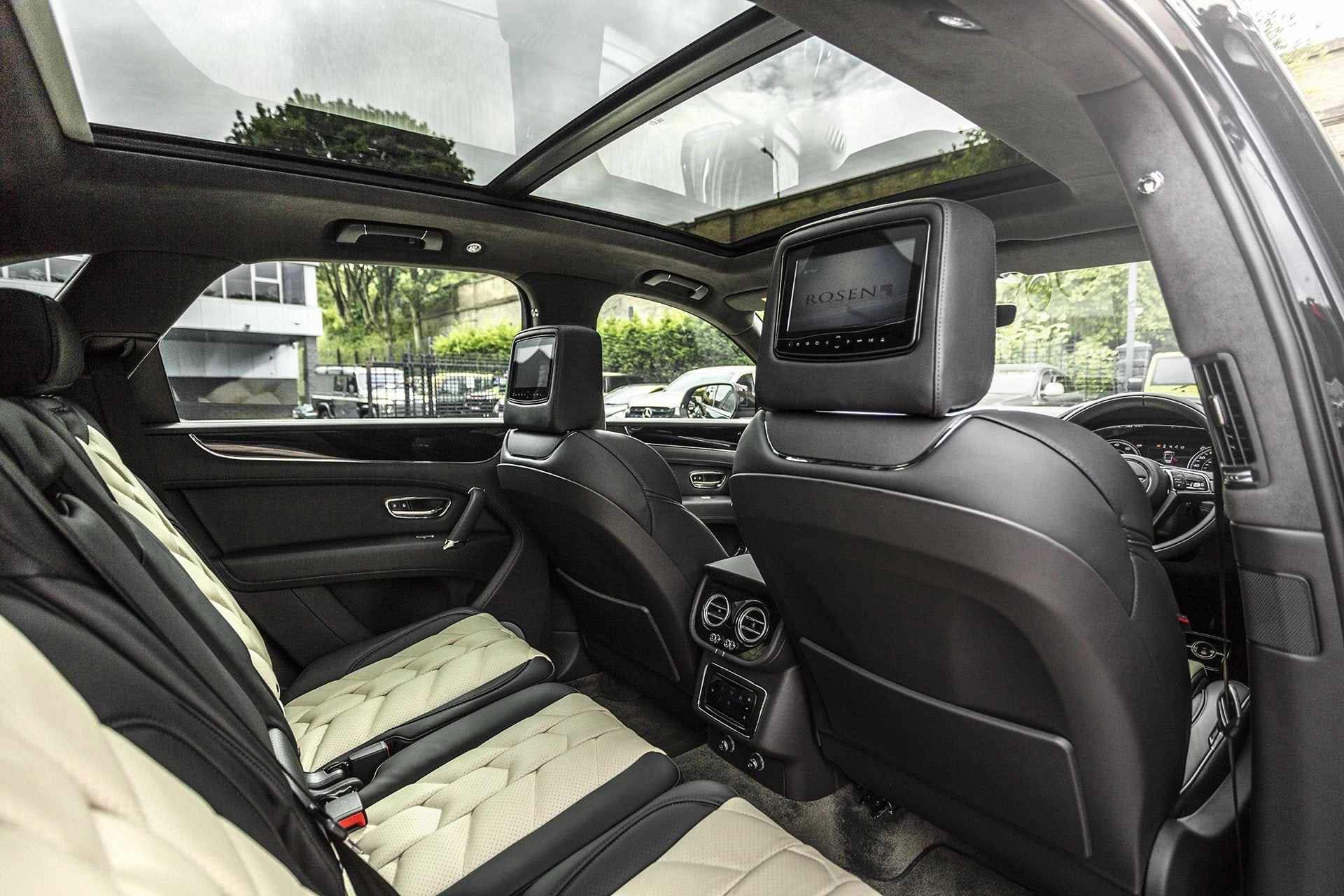 Exquisite Bentley Bentayga Black with Cream Interior Package