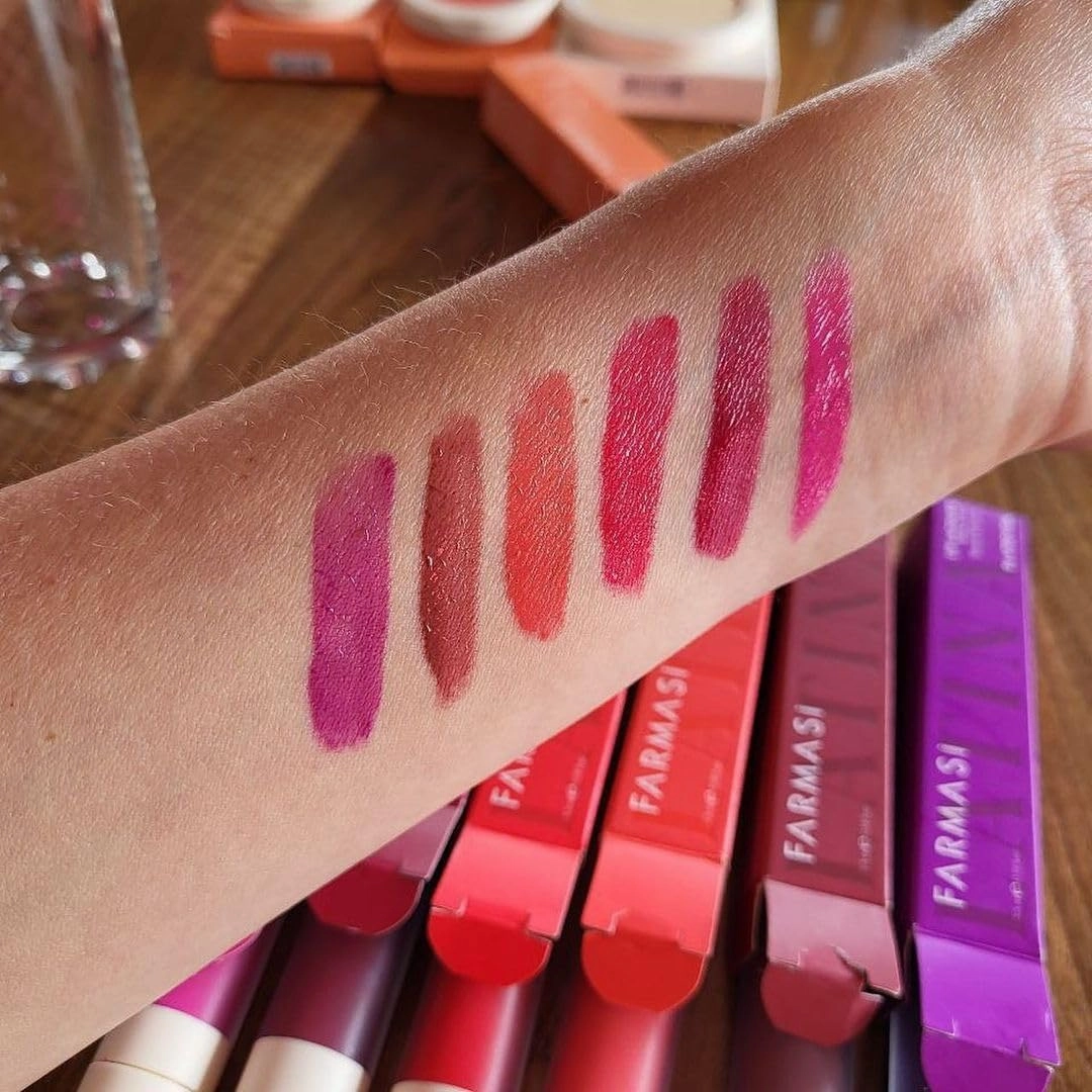 FARMASi Glossy Lip Gloss Latina 05 POSITIVA - High Shine & Hydrating Finish 5.5ml/0.18flOz