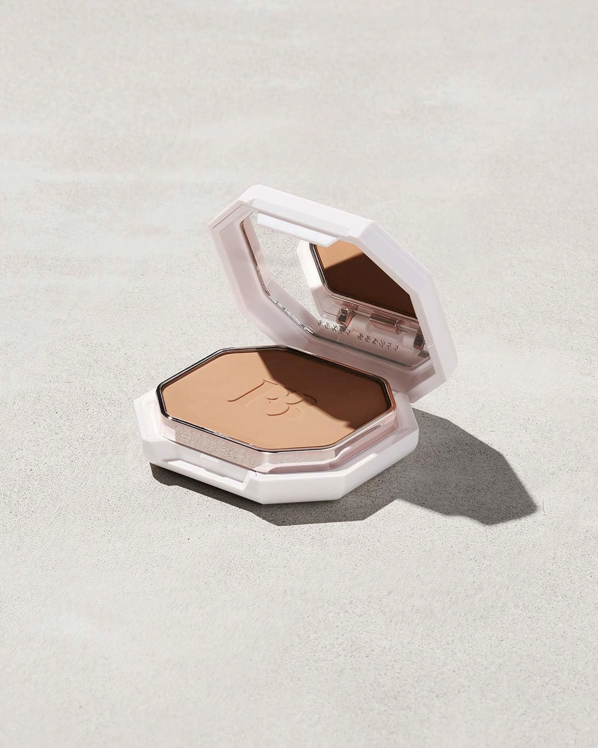 Fenty Beauty by Rihanna Pro Filt’r Soft Matte Longwear Powder Foundation 240