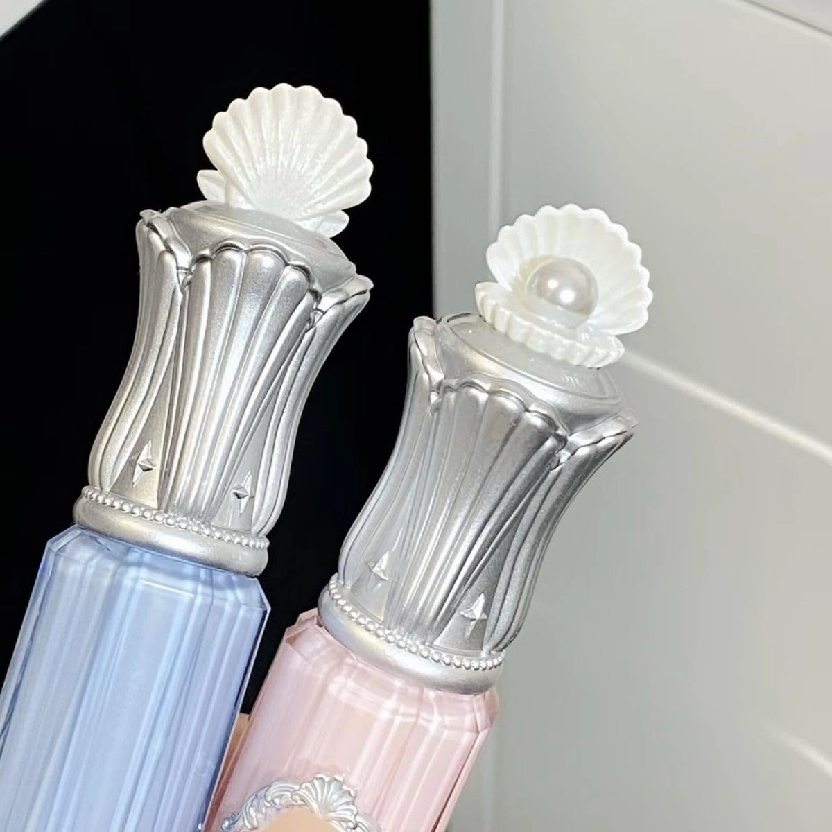 Flower Knows Shell Series Pearl Lip Gloss Moisturizing Non-Sticky High-Shine Finish Lip Care Balm (C09)