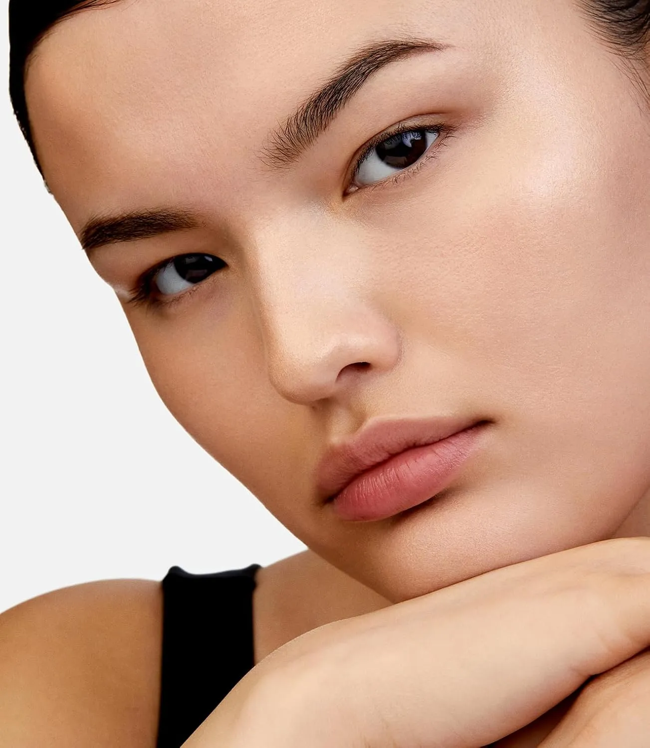 MAKE Beauty Diffusion Dew Skin Tint. Sheer to Medium Coverage Radiant Finish. Blurring, Smoothing, and Brightening for Glowing Complexion. Enhanced with Niacinamide and Adenosine. Light 1.5