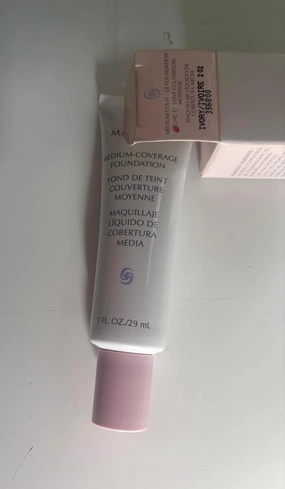 MK Ivory 202 Medium Coverage Liquid Foundation