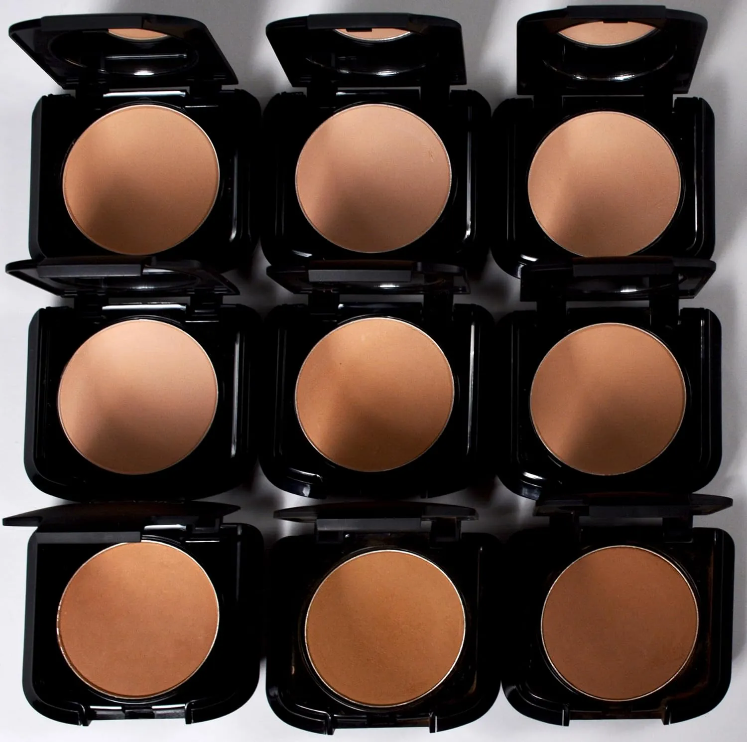 Palladio Dual Wet and Dry Foundation with sponge and Mirror Squalane Infused Apply Wet for Maximum Coverage or Dry for Light Finishing and Touchup Minimizes Fine Line All day Wear, Everlasting Tan
