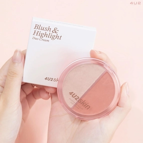 Skin Blush & Highlight Duo Cream - Glassy Pearl Powder" that illuminates the skin for a dewy, plumped and glowy finish.